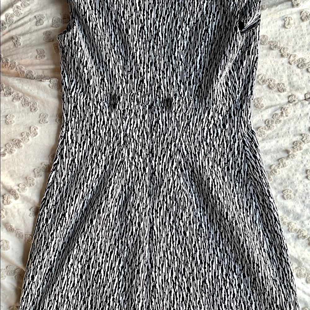 Black and white midi work dress with belt loops - Picture 2 of 4